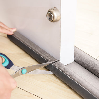 Bas de porte double installé sous une porte
