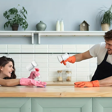 Nettoyage du comptoir avec la brosse électrique